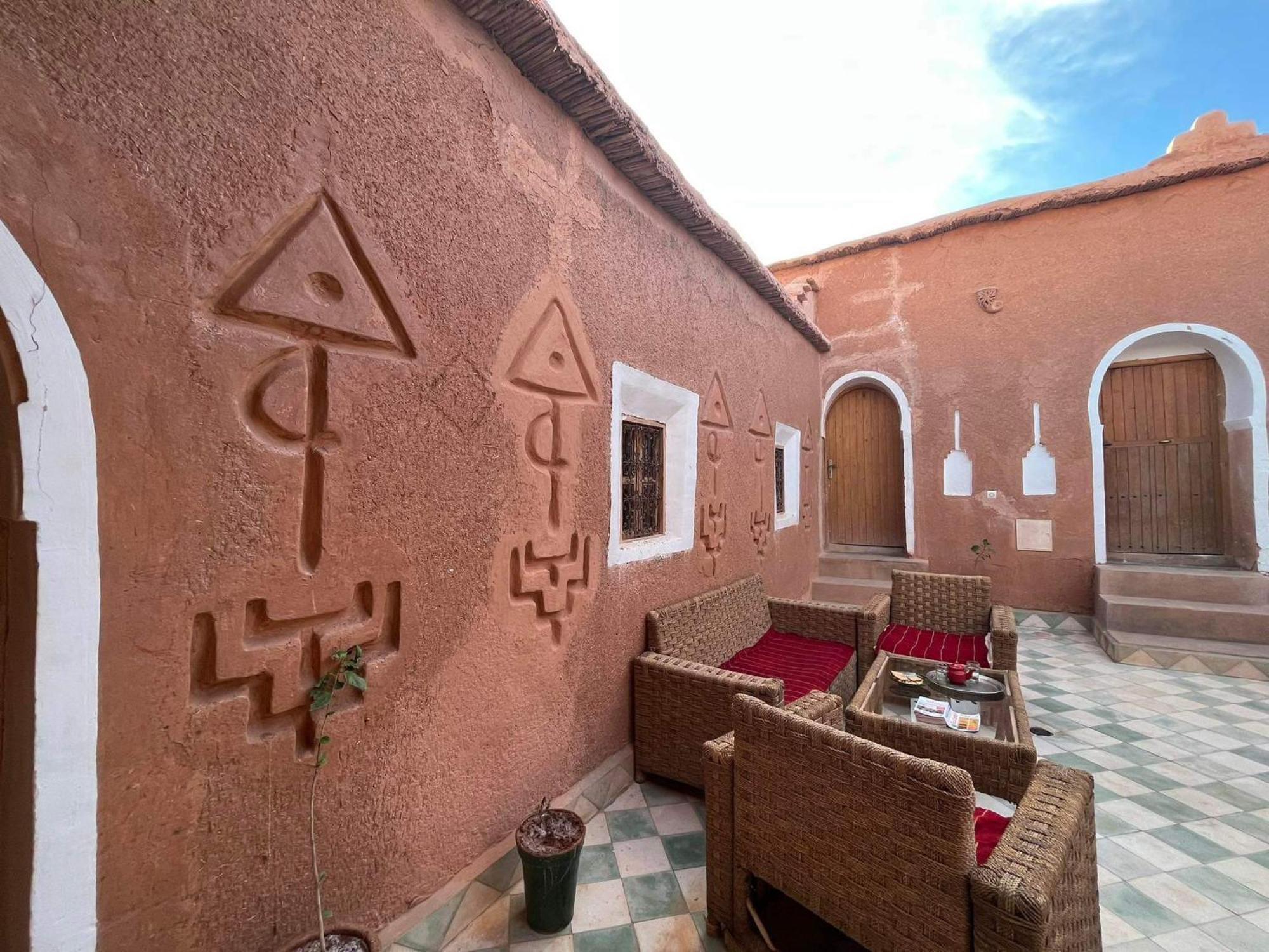 Tigmi Hamid Decouverte Des Traditions Et De La Culture Berbere Ajt Benhaddu Kültér fotó